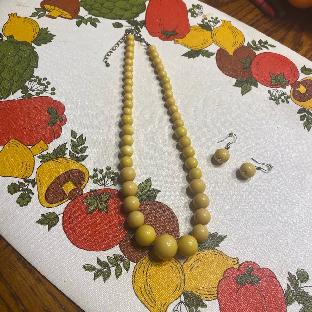 Chic and lovely Yellow Beaded Necklace and Earring Set Vintage